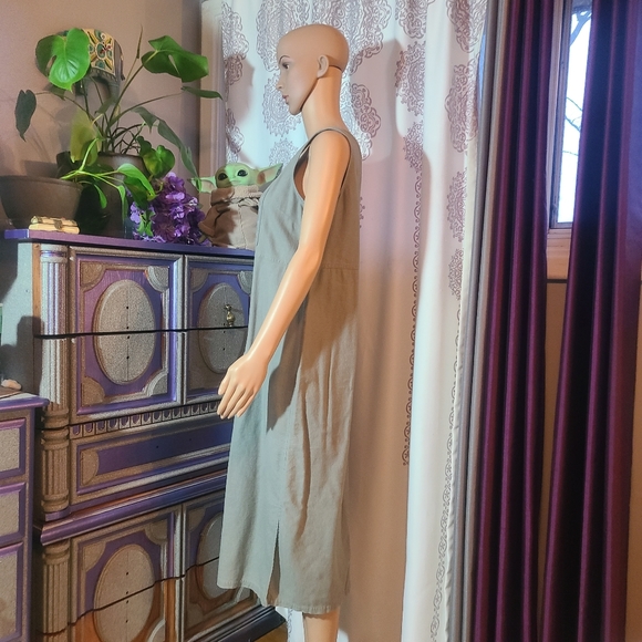 Sleeveless greenish dress with flowers - Picture 3 of 7